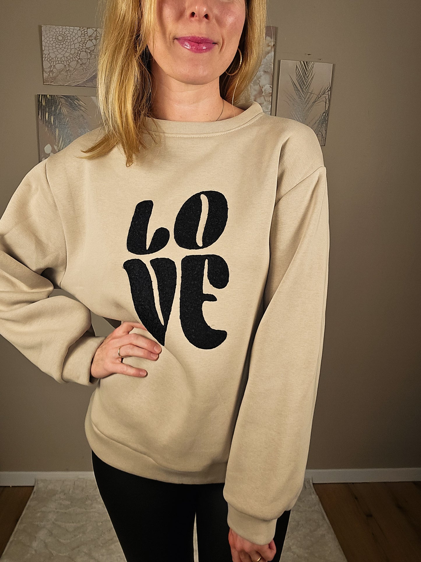 Statement Sweater "LOVE" - beige/schwarz