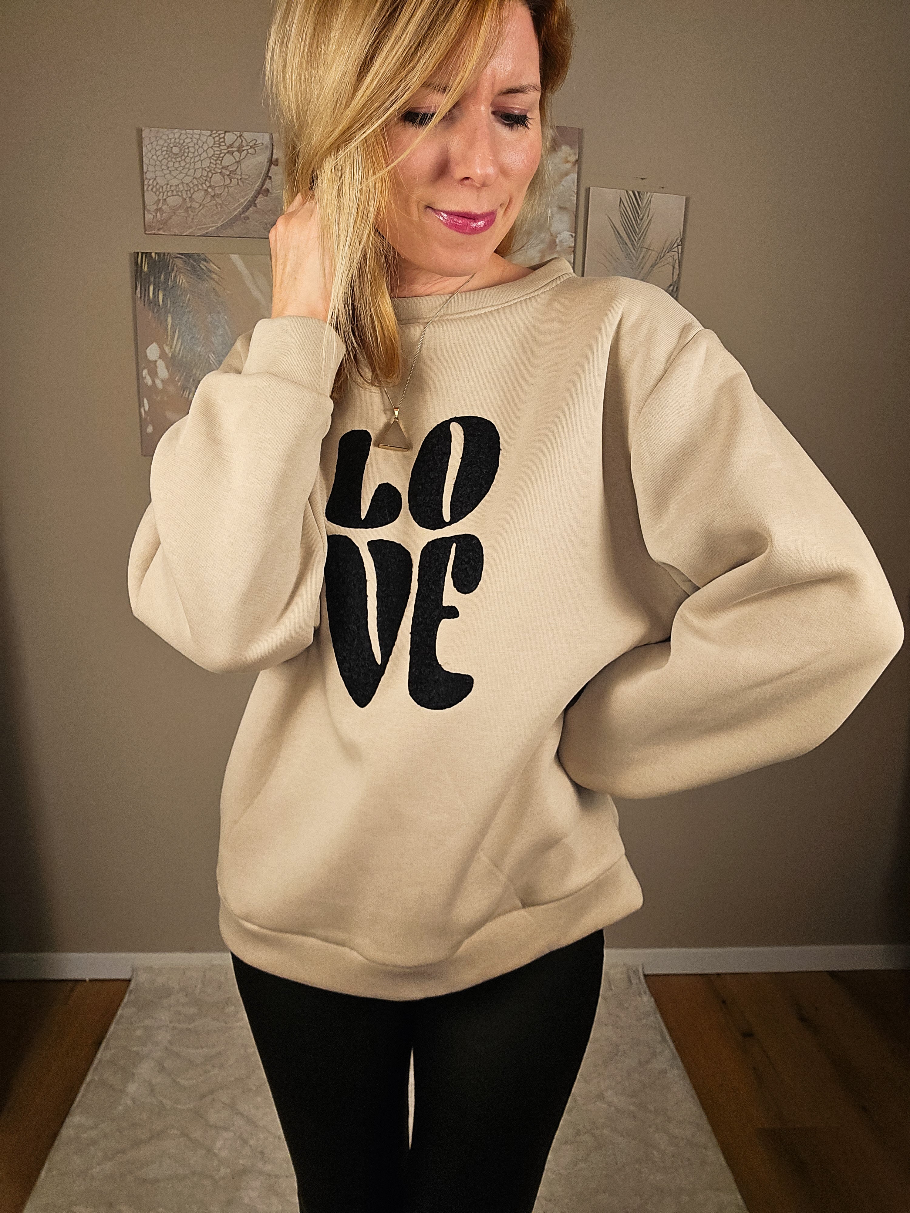 Statement Sweater "LOVE" - beige/schwarz