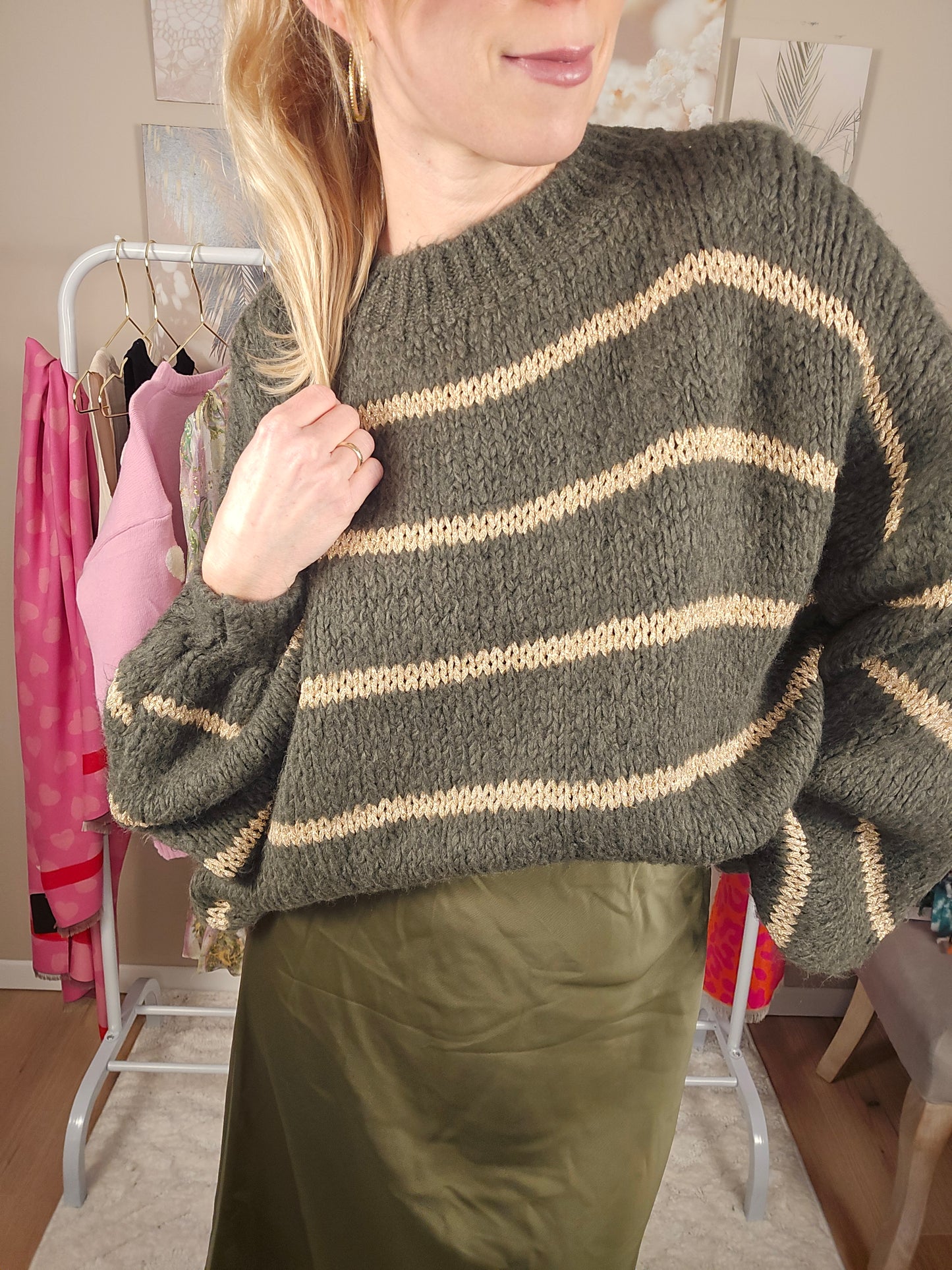 Pullover "LUCA" mit goldenen Streifen - oliv